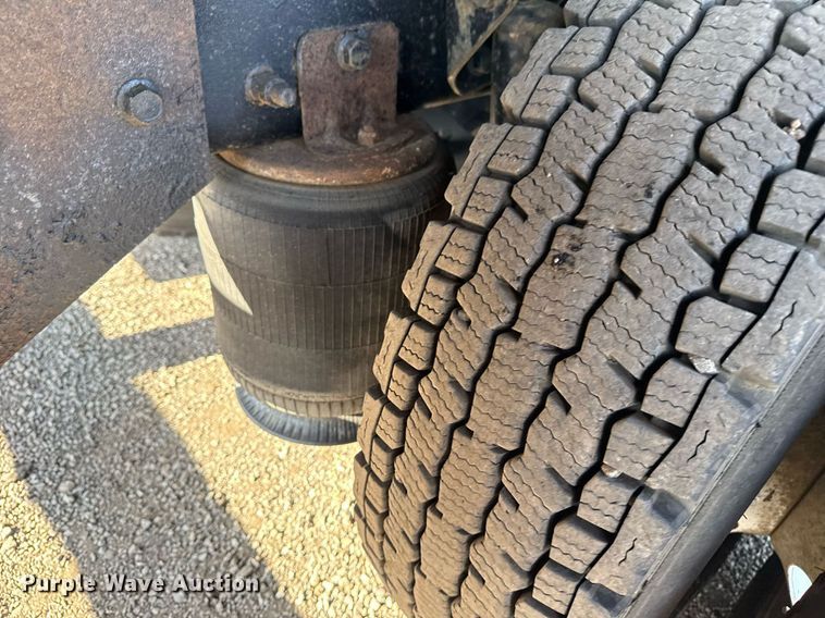 image for item EG2631 2007 International 4400 dump flatbed truck