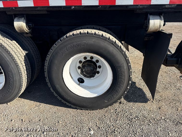 image for item EG2631 2007 International 4400 dump flatbed truck