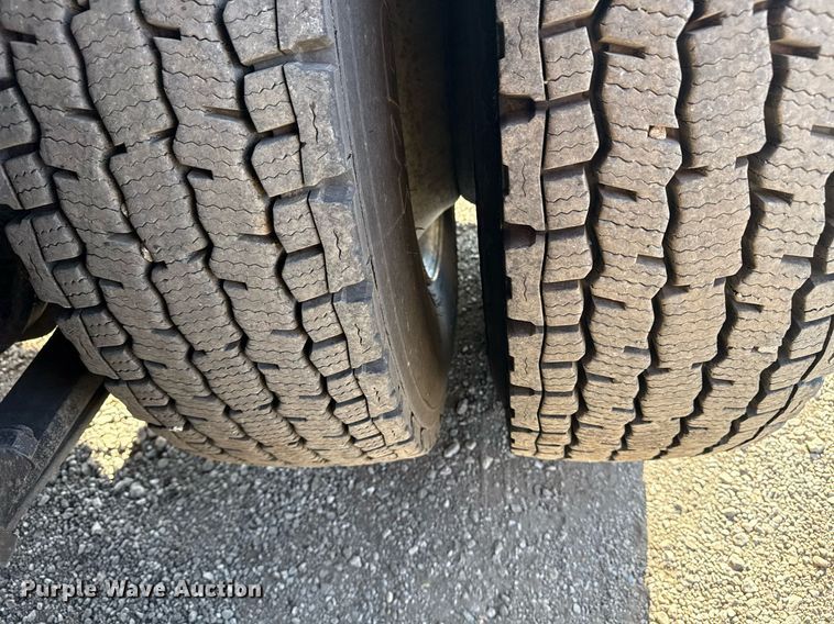 image for item EG2631 2007 International 4400 dump flatbed truck