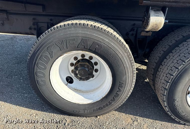 image for item EG2631 2007 International 4400 dump flatbed truck