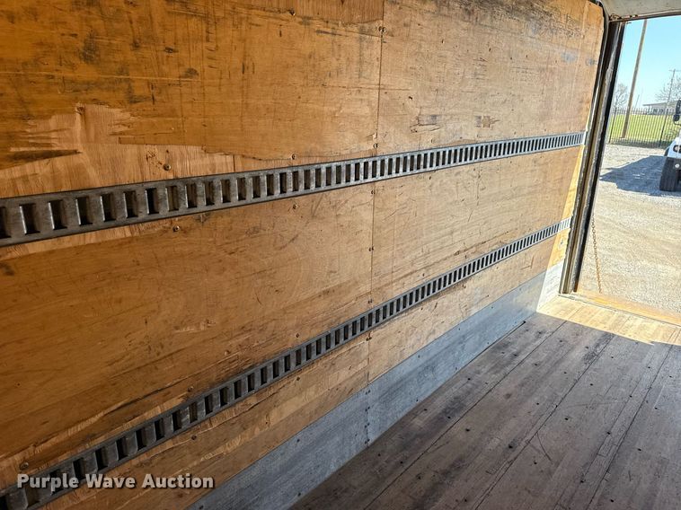 image for item EG2639 2005 GMC W4500 box truck