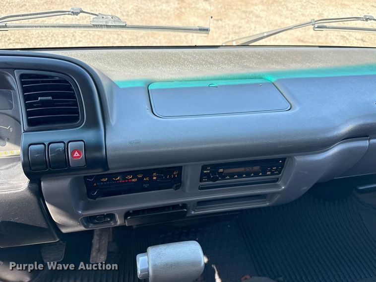 image for item EG2639 2005 GMC W4500 box truck