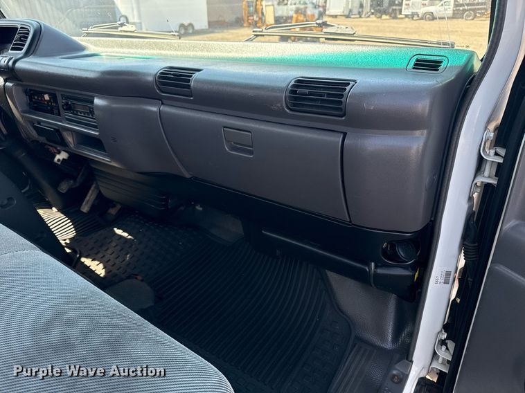 image for item EG2639 2005 GMC W4500 box truck