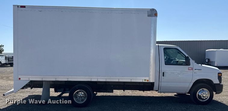image for item EG2642 2011 Ford E450 Super Duty box truck