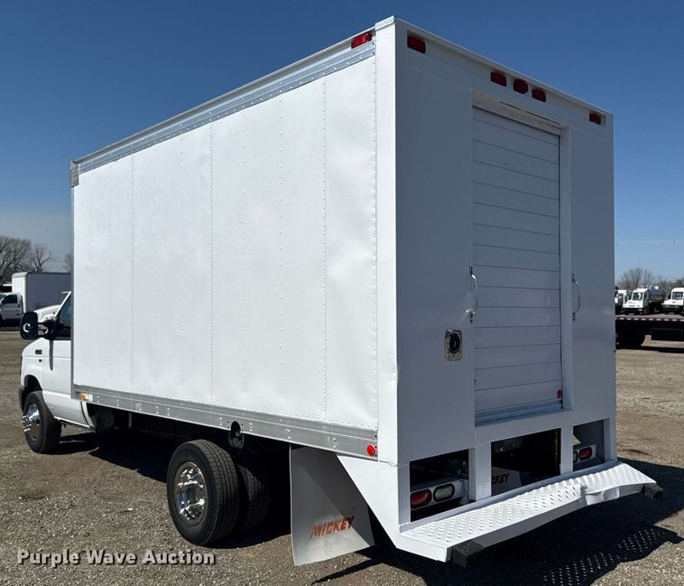 image for item EG2642 2011 Ford E450 Super Duty box truck