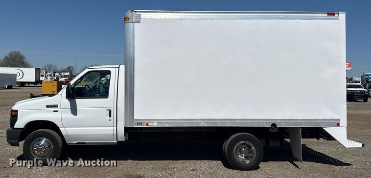 image for item EG2642 2011 Ford E450 Super Duty box truck