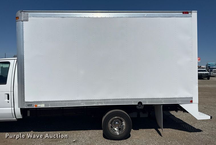 image for item EG2642 2011 Ford E450 Super Duty box truck