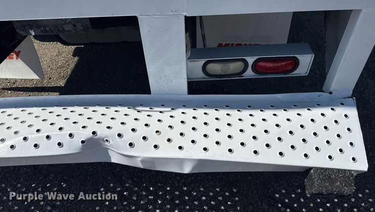 image for item EG2642 2011 Ford E450 Super Duty box truck