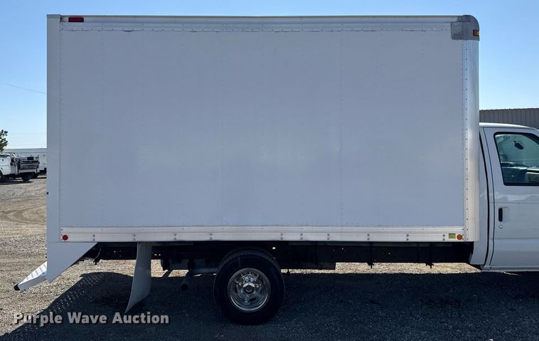 image for item EG2642 2011 Ford E450 Super Duty box truck