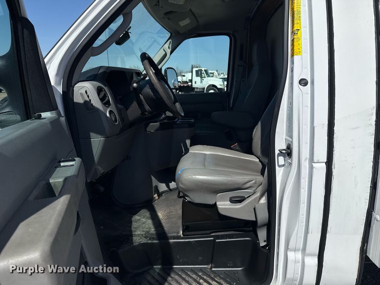 image for item EG2642 2011 Ford E450 Super Duty box truck