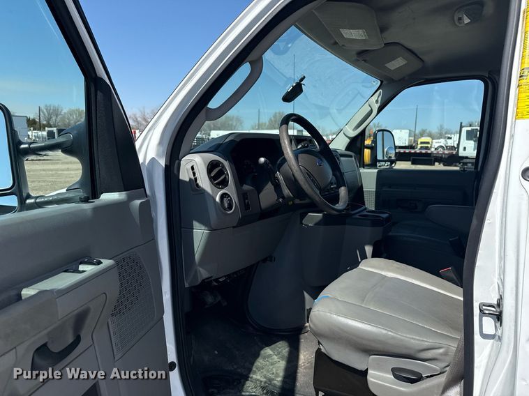 image for item EG2642 2011 Ford E450 Super Duty box truck