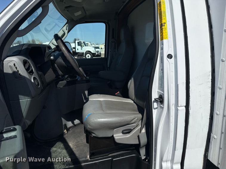 image for item EG2642 2011 Ford E450 Super Duty box truck