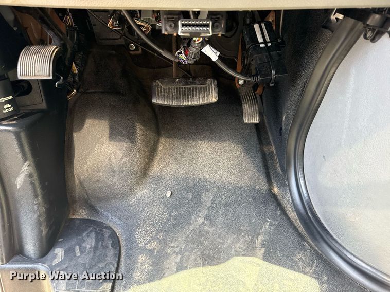 image for item EG2642 2011 Ford E450 Super Duty box truck