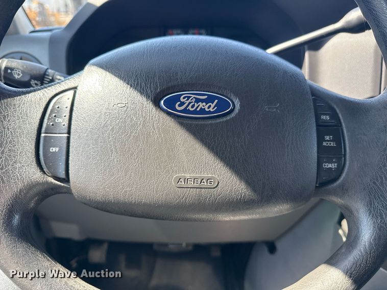 image for item EG2642 2011 Ford E450 Super Duty box truck