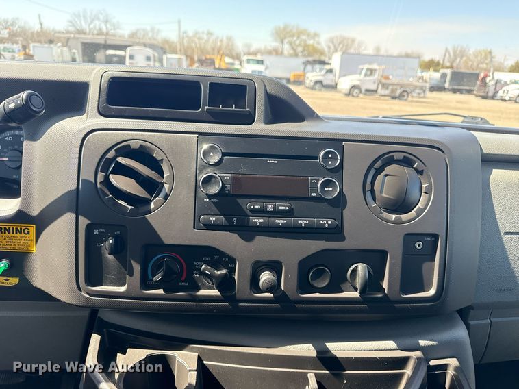 image for item EG2642 2011 Ford E450 Super Duty box truck