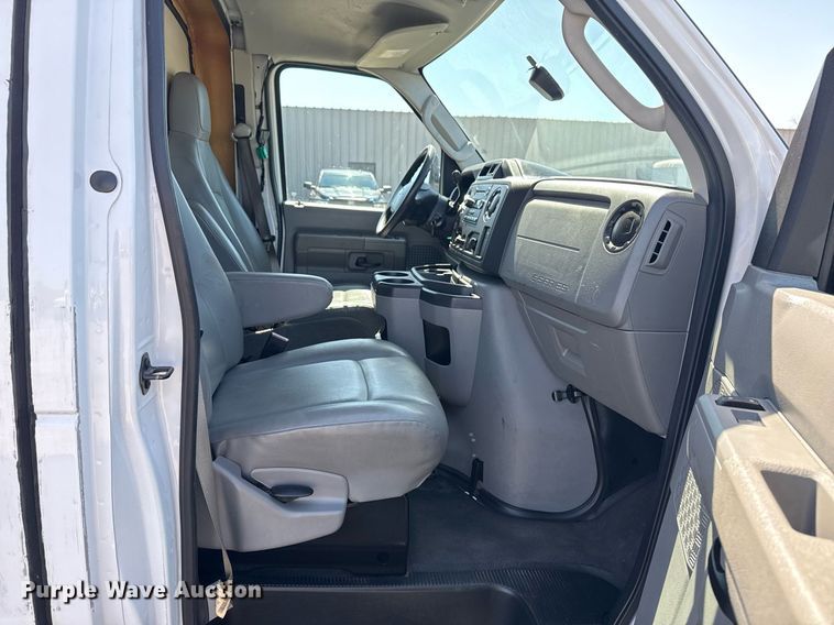 image for item EG2642 2011 Ford E450 Super Duty box truck