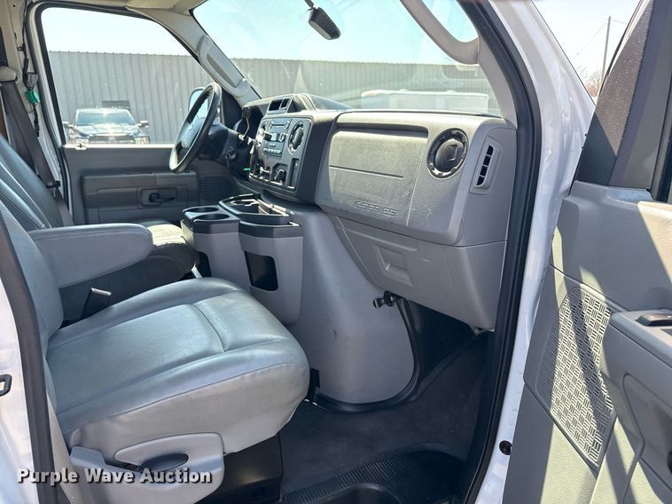 image for item EG2642 2011 Ford E450 Super Duty box truck