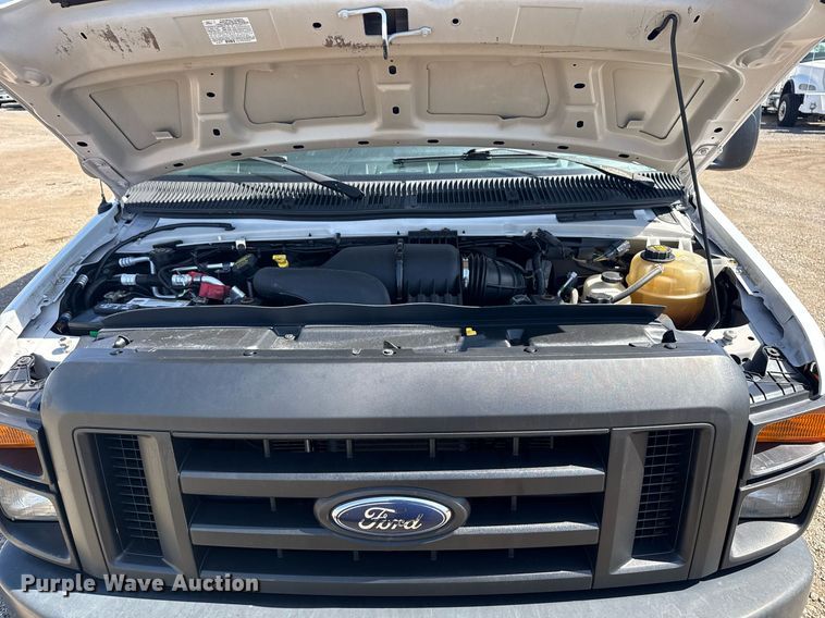 image for item EG2642 2011 Ford E450 Super Duty box truck