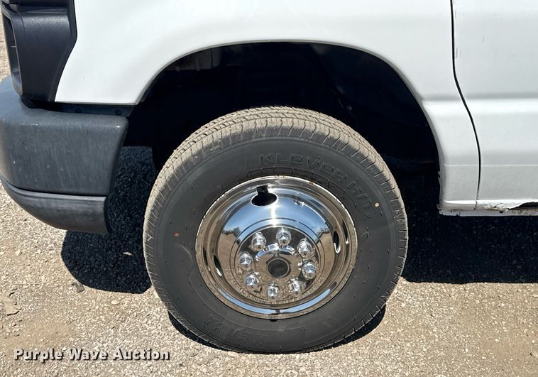 image for item EG2642 2011 Ford E450 Super Duty box truck