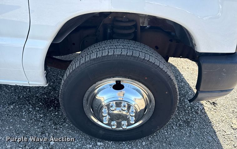 image for item EG2642 2011 Ford E450 Super Duty box truck