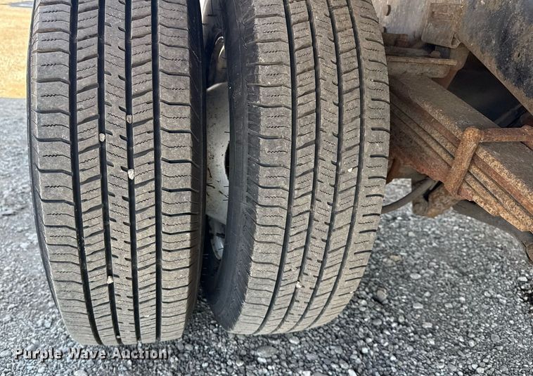 image for item EG2642 2011 Ford E450 Super Duty box truck