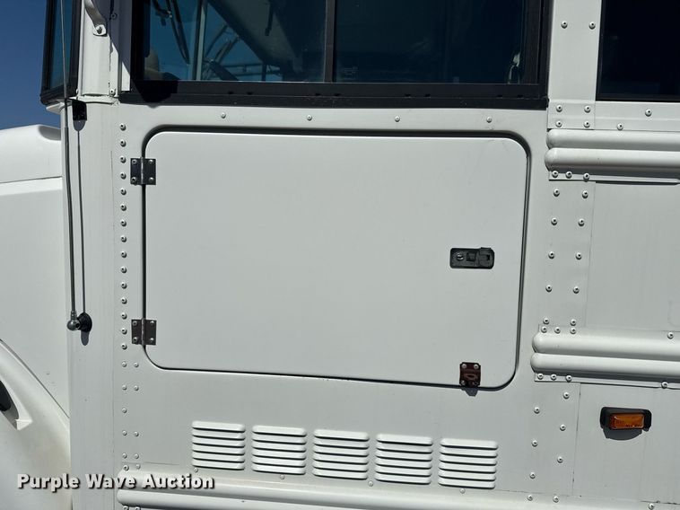 image for item EG2643 2007 Freightliner FS65 bus
