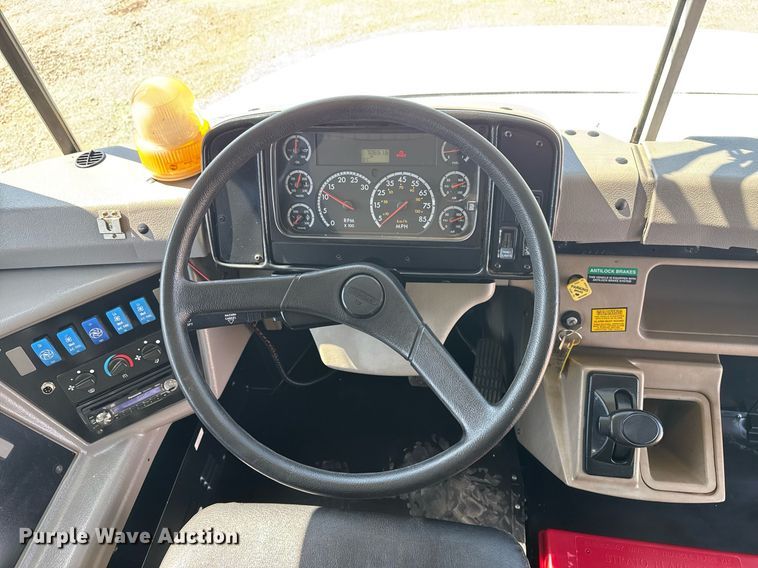 image for item EG2643 2007 Freightliner FS65 bus