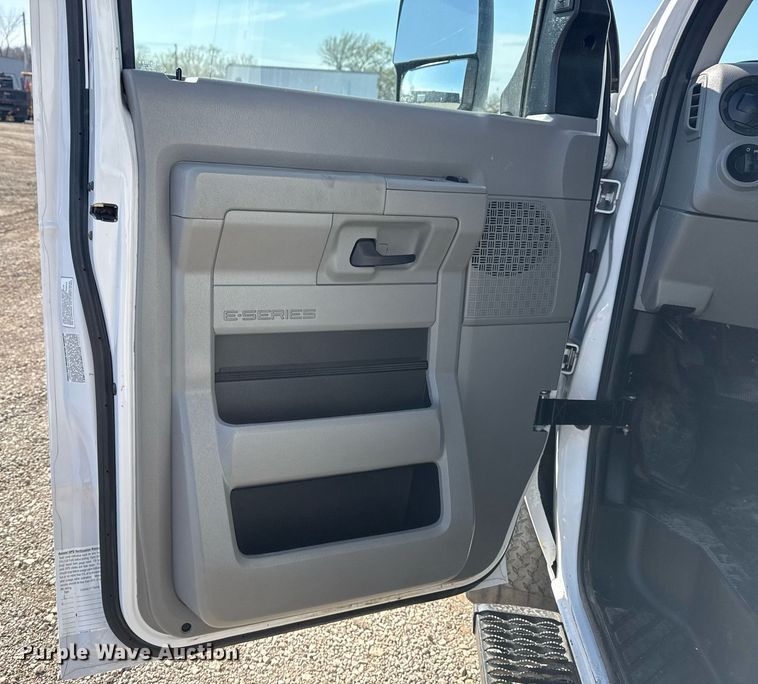 image for item EG2645 2018 Ford E450 Super Duty refrigerated truck