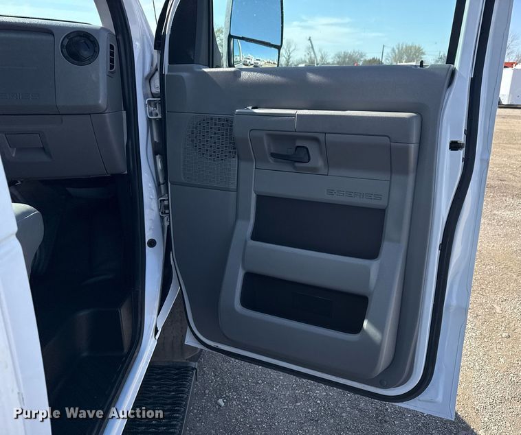 image for item EG2645 2018 Ford E450 Super Duty refrigerated truck