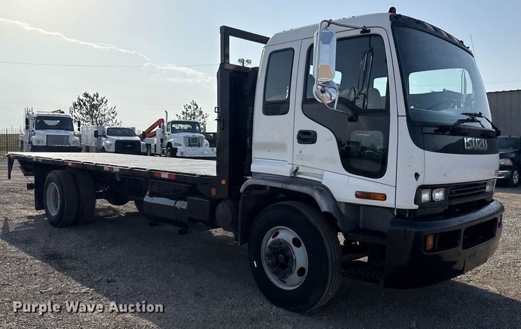 image for item EG2650 2001 Isuzu F7 flatbed truck