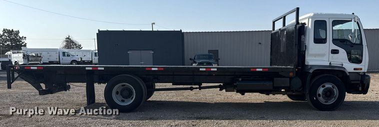 image for item EG2650 2001 Isuzu F7 flatbed truck