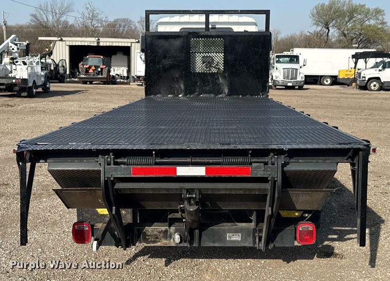 image for item EG2650 2001 Isuzu F7 flatbed truck