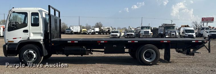 image for item EG2650 2001 Isuzu F7 flatbed truck