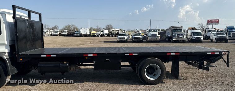 image for item EG2650 2001 Isuzu F7 flatbed truck