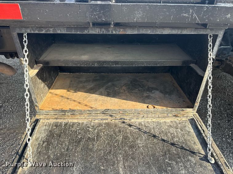 image for item EG2650 2001 Isuzu F7 flatbed truck