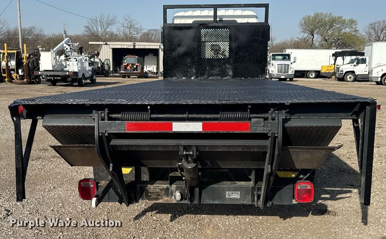 image for item EG2650 2001 Isuzu F7 flatbed truck