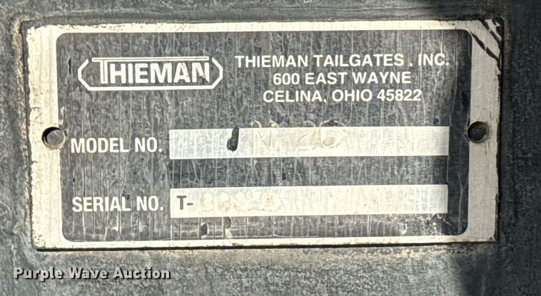 image for item EG2650 2001 Isuzu F7 flatbed truck