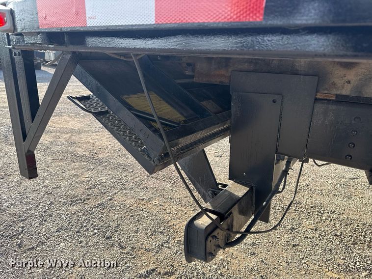 image for item EG2650 2001 Isuzu F7 flatbed truck