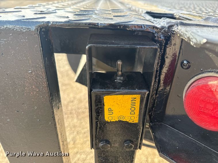 image for item EG2650 2001 Isuzu F7 flatbed truck