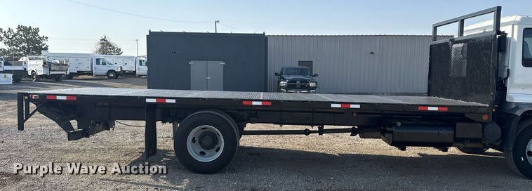 image for item EG2650 2001 Isuzu F7 flatbed truck