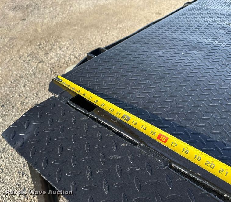 image for item EG2650 2001 Isuzu F7 flatbed truck