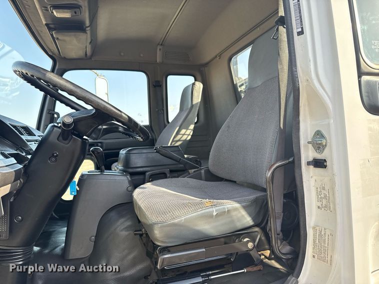 image for item EG2650 2001 Isuzu F7 flatbed truck