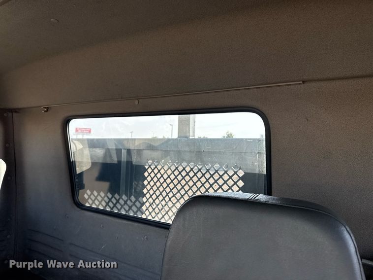 image for item EG2650 2001 Isuzu F7 flatbed truck