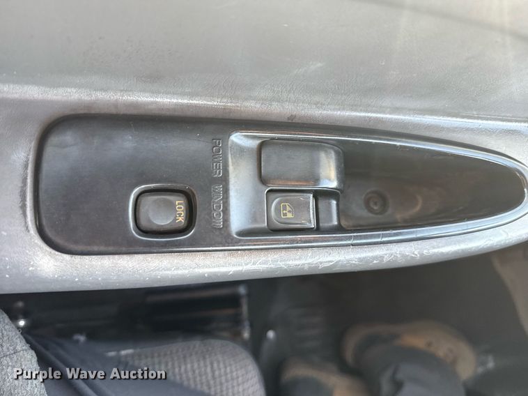 image for item EG2650 2001 Isuzu F7 flatbed truck