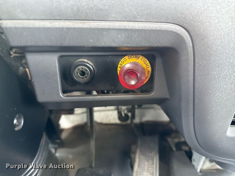 image for item EG2650 2001 Isuzu F7 flatbed truck