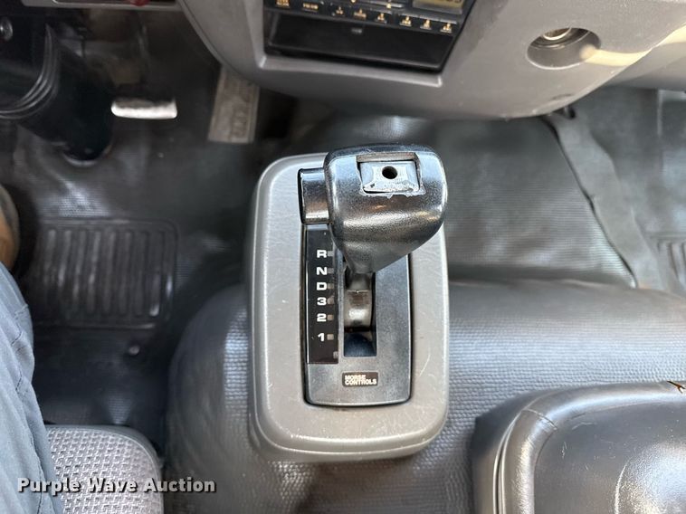 image for item EG2650 2001 Isuzu F7 flatbed truck