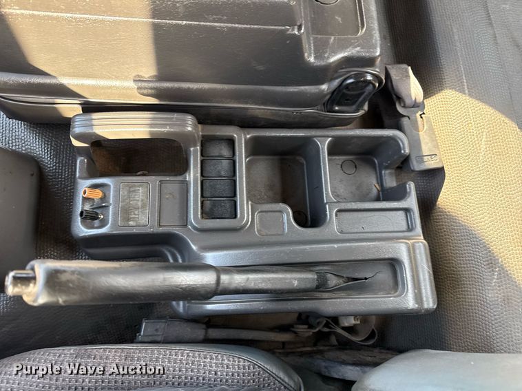 image for item EG2650 2001 Isuzu F7 flatbed truck