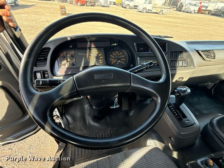 image for item EG2650 2001 Isuzu F7 flatbed truck