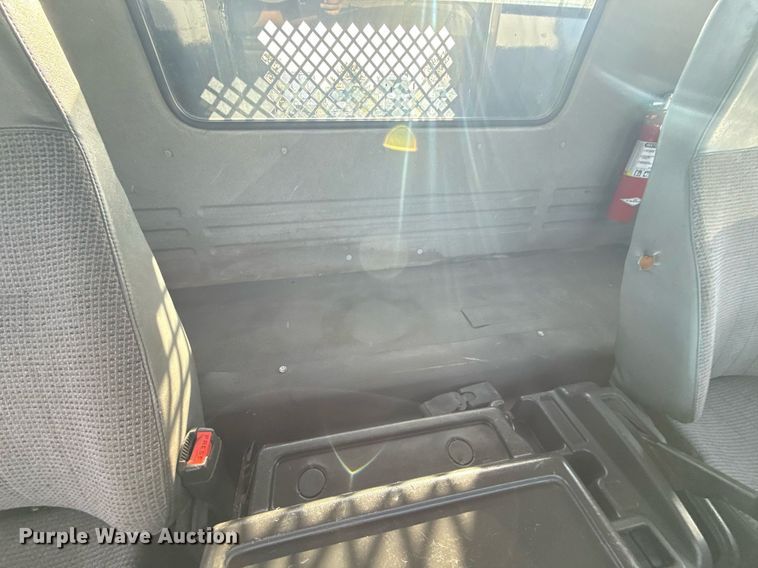 image for item EG2650 2001 Isuzu F7 flatbed truck