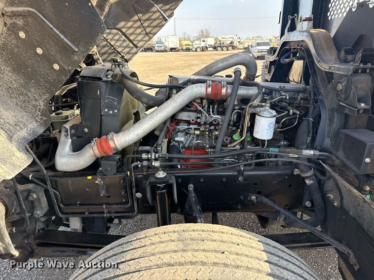 image for item EG2650 2001 Isuzu F7 flatbed truck